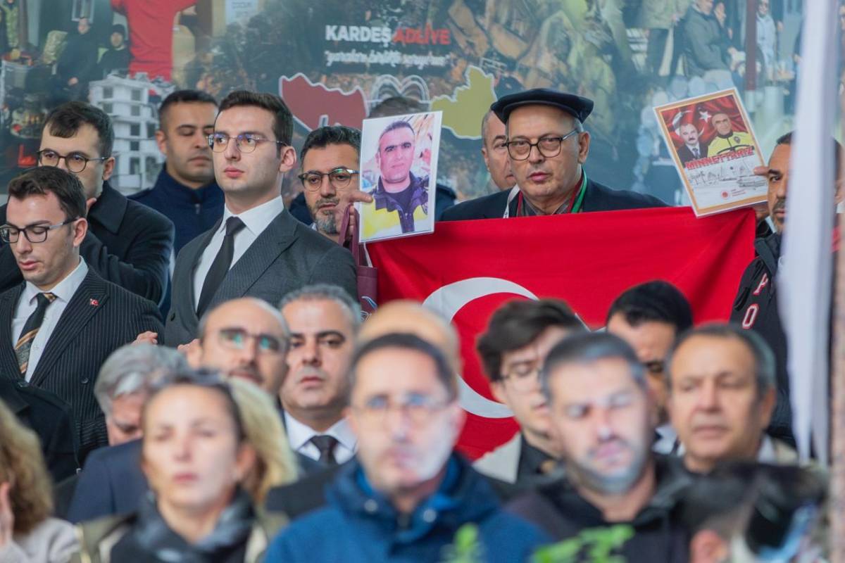 İzmir’in şehitleri Fethi Sekin ve Musa Can unutulmadı