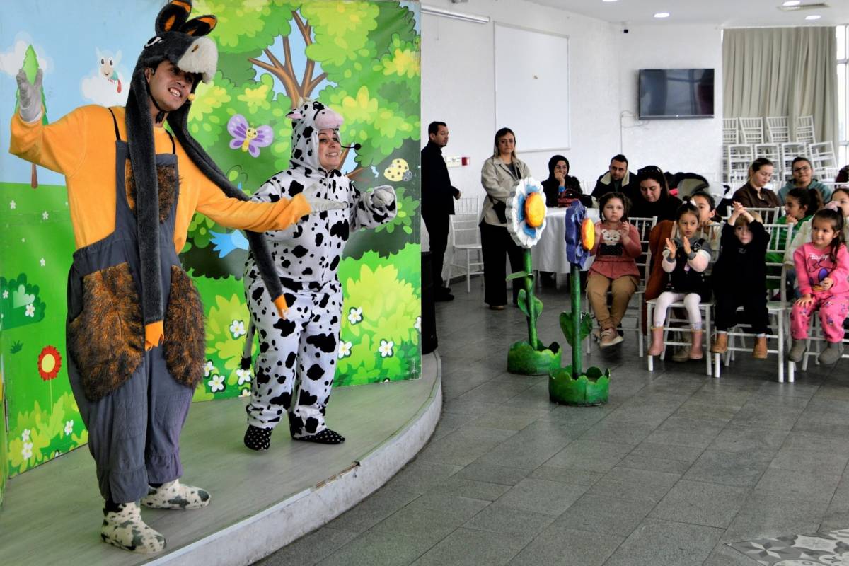 Bornova’da yarıyıl tatili tiyatroyla şenlendi