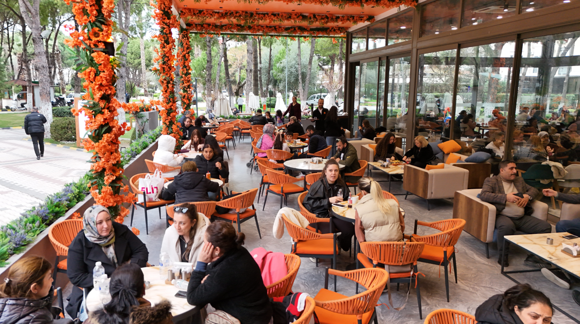 Menemenliler Aynısefa'yı çok sevdi