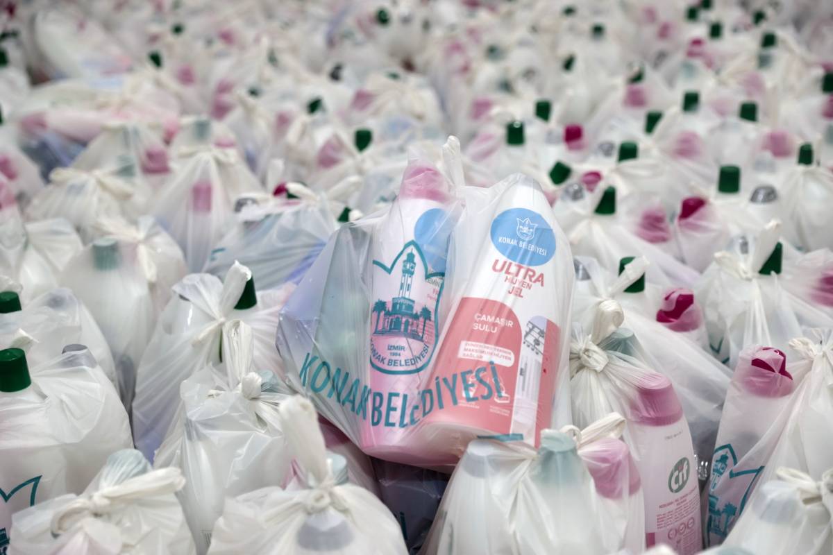 Konak’tan ihtiyaç sahiplerine temizlik ve hijyen malzemesi desteği