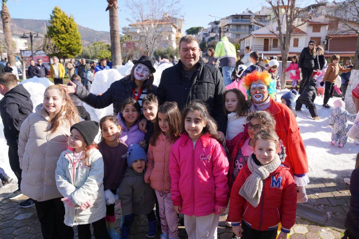 Ürkmez’de yarıyıl tatiline kar sürprizi