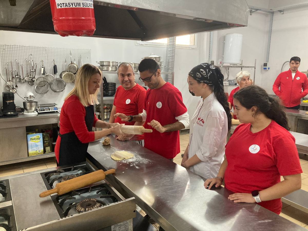 Bayraklı Belediyes'nden özel gereksinimli bireylere kurslar