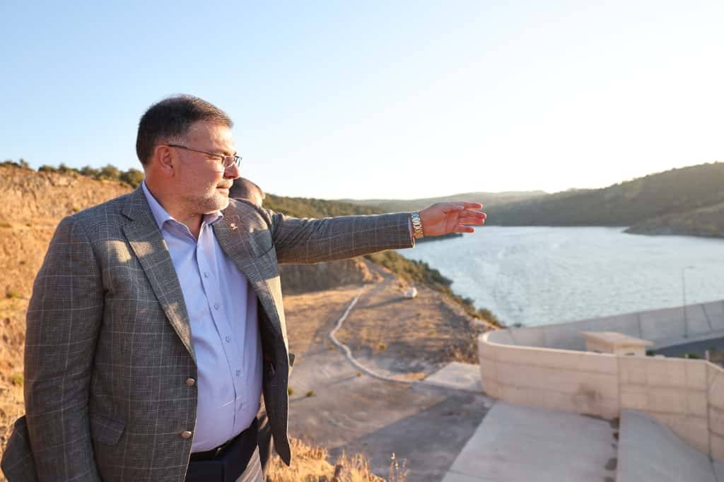 Başkan Saygılı, Cemil Tugay’a su üzerinden yüklendi