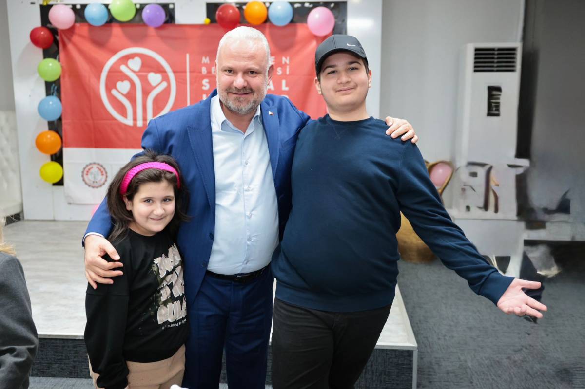 Menemen'de özel çocukların karne sevinci yürekleri ısıttı