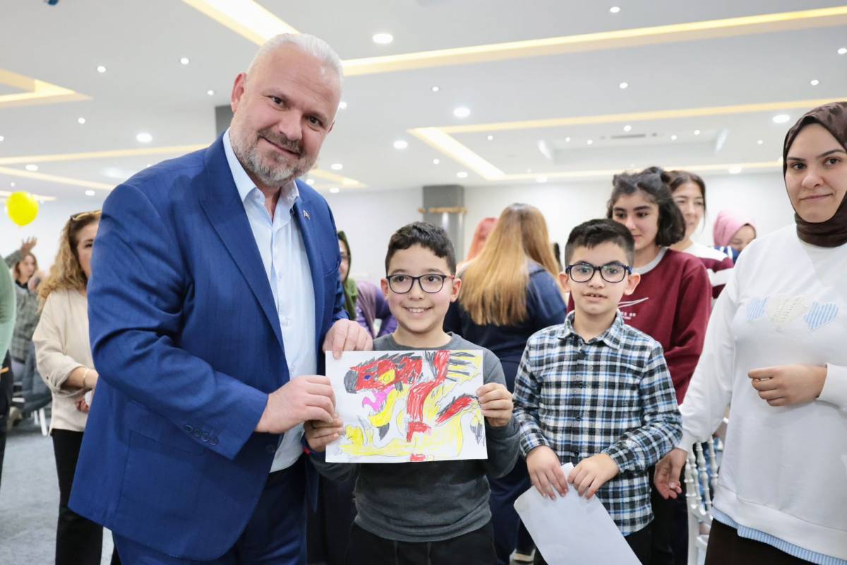 Menemen'de özel çocukların karne sevinci yürekleri ısıttı