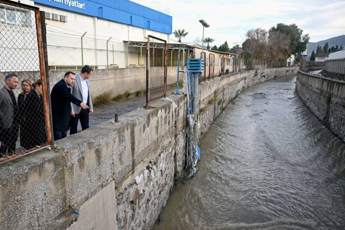 Bornova’da sel mesaisi