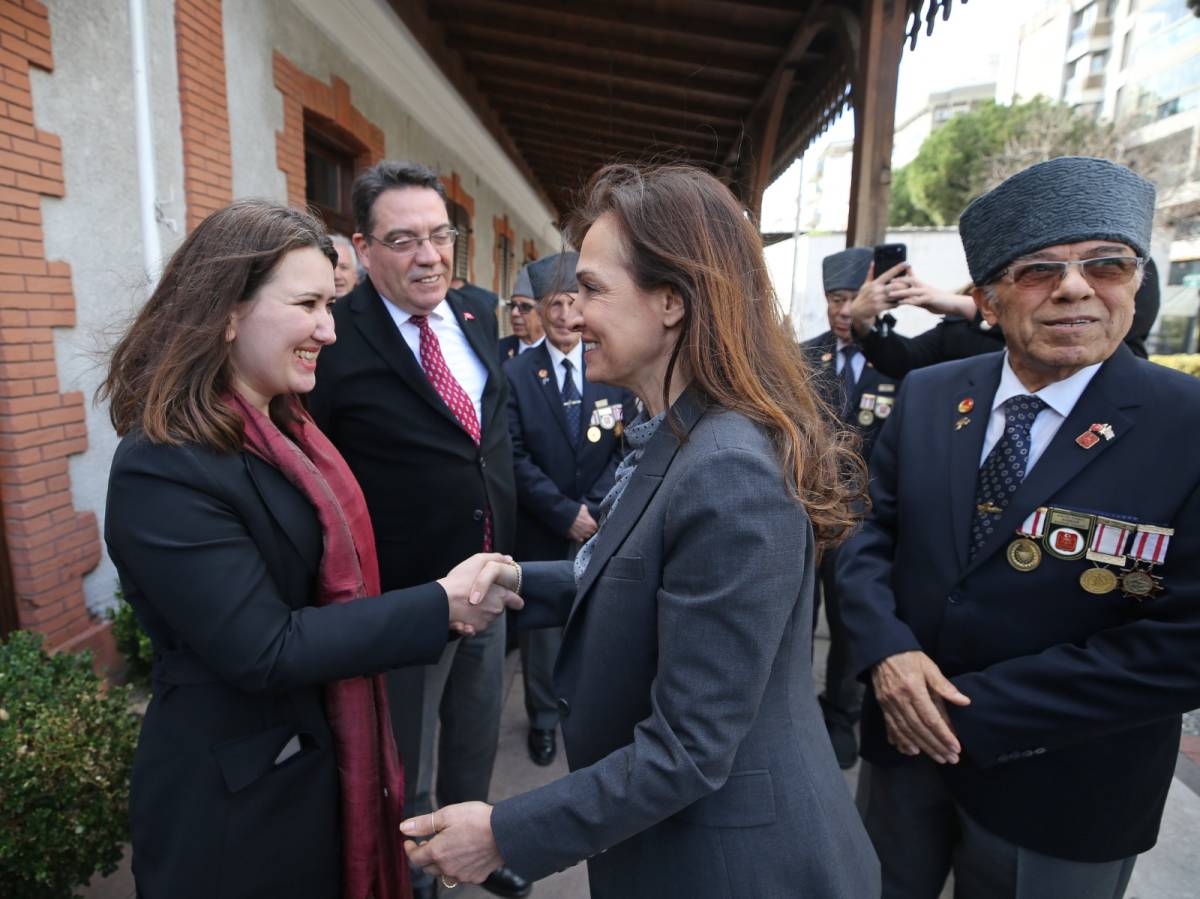 Karşıyaka’da gaziler ve şehit ailelerine anlamlı ziyaret