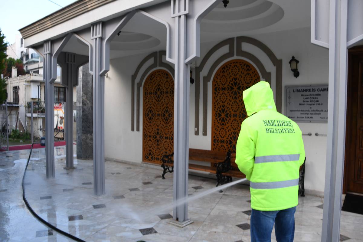 Narlıdere Belediyesi'nden camilerde temizlik çalışması