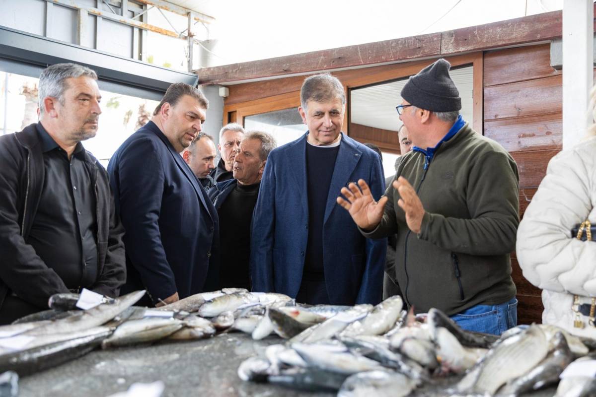İzmir’de küçük ölçekli balıkçıya dayanışma eli