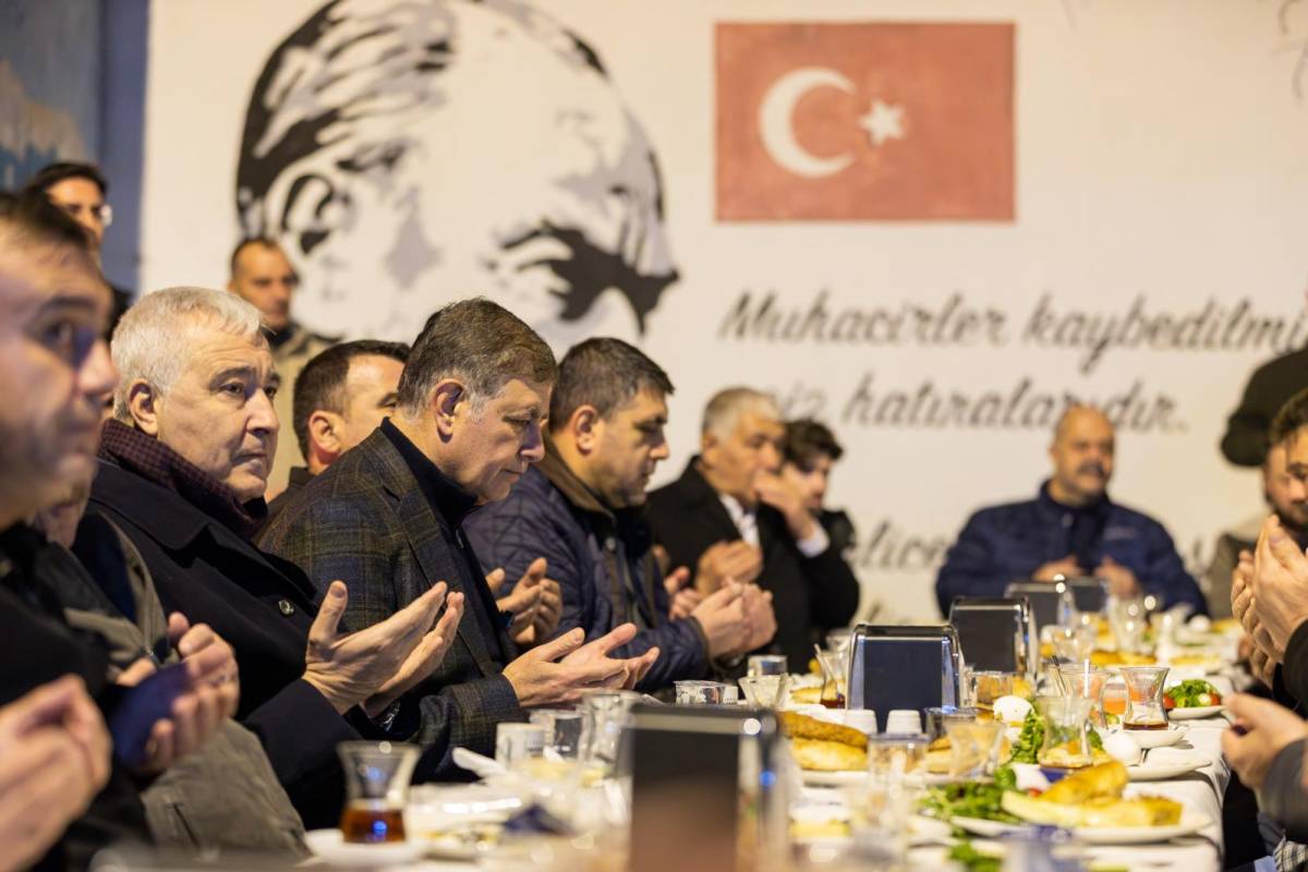 Başkan Tugay Kemalpaşalılarla sahur sofrasında buluştu