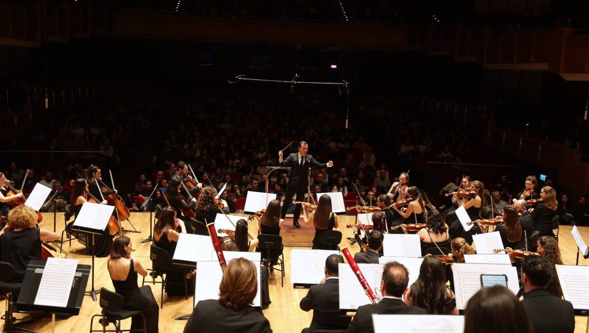 İzmir Oda Orkestrası, Küden ile aynı sahnede