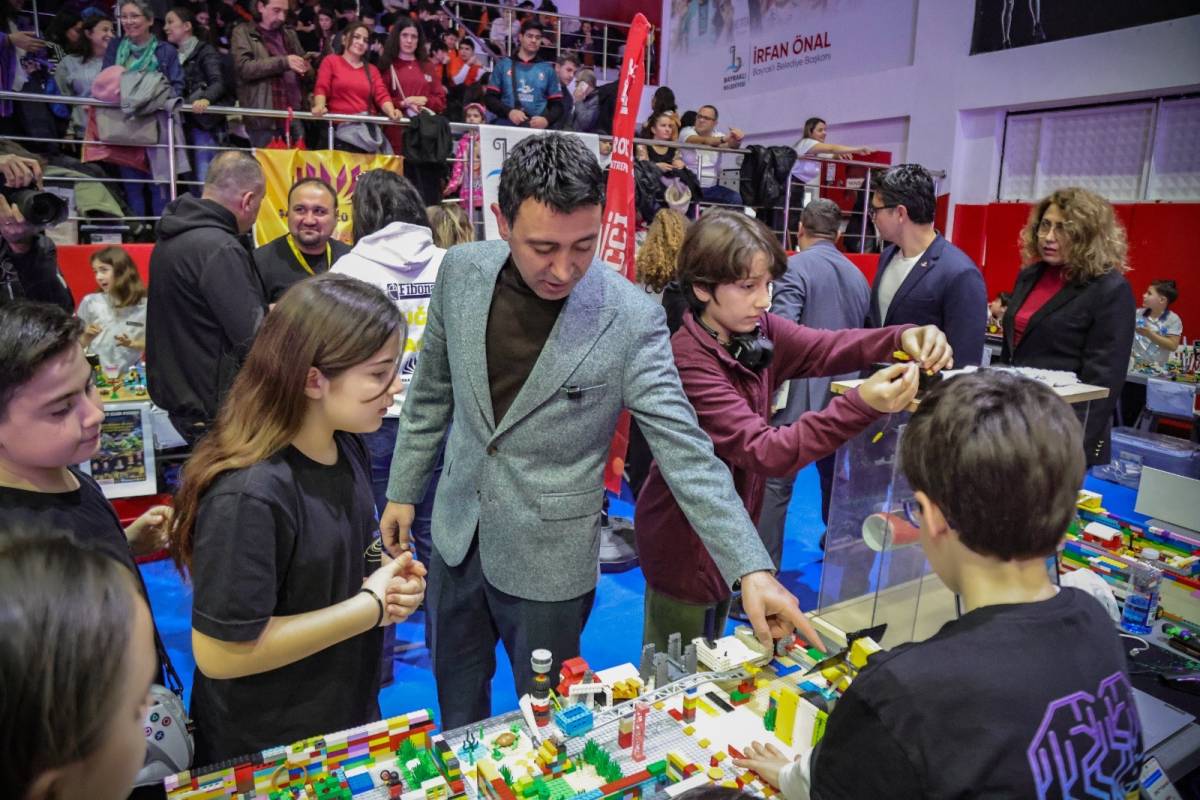 Bayraklı, Robot Olimpiyatları’na Ev Sahipliği Yaptı