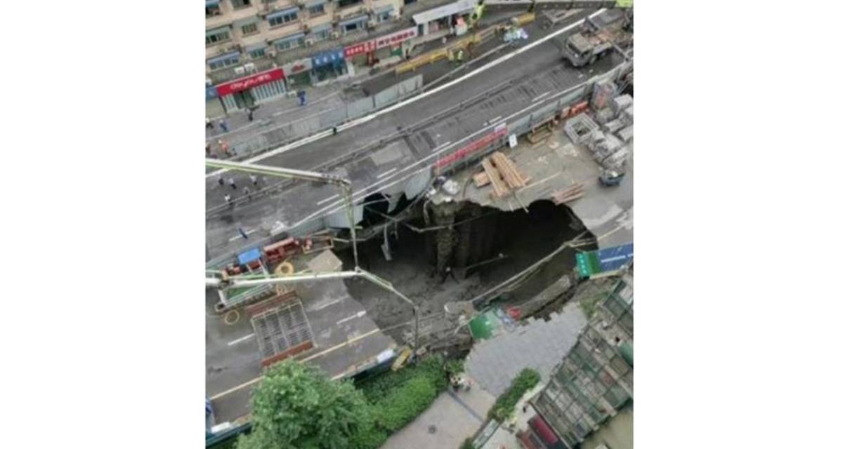 Çin'de metro inşaatı sırasında yol çöktü