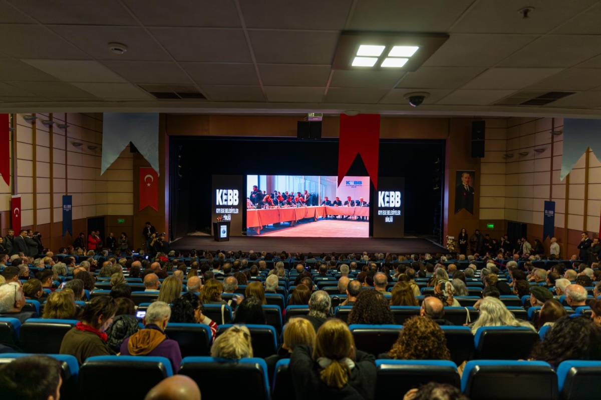 Başkan Tugay: Birden fazla yangın uçağı kiralamaya hazırız