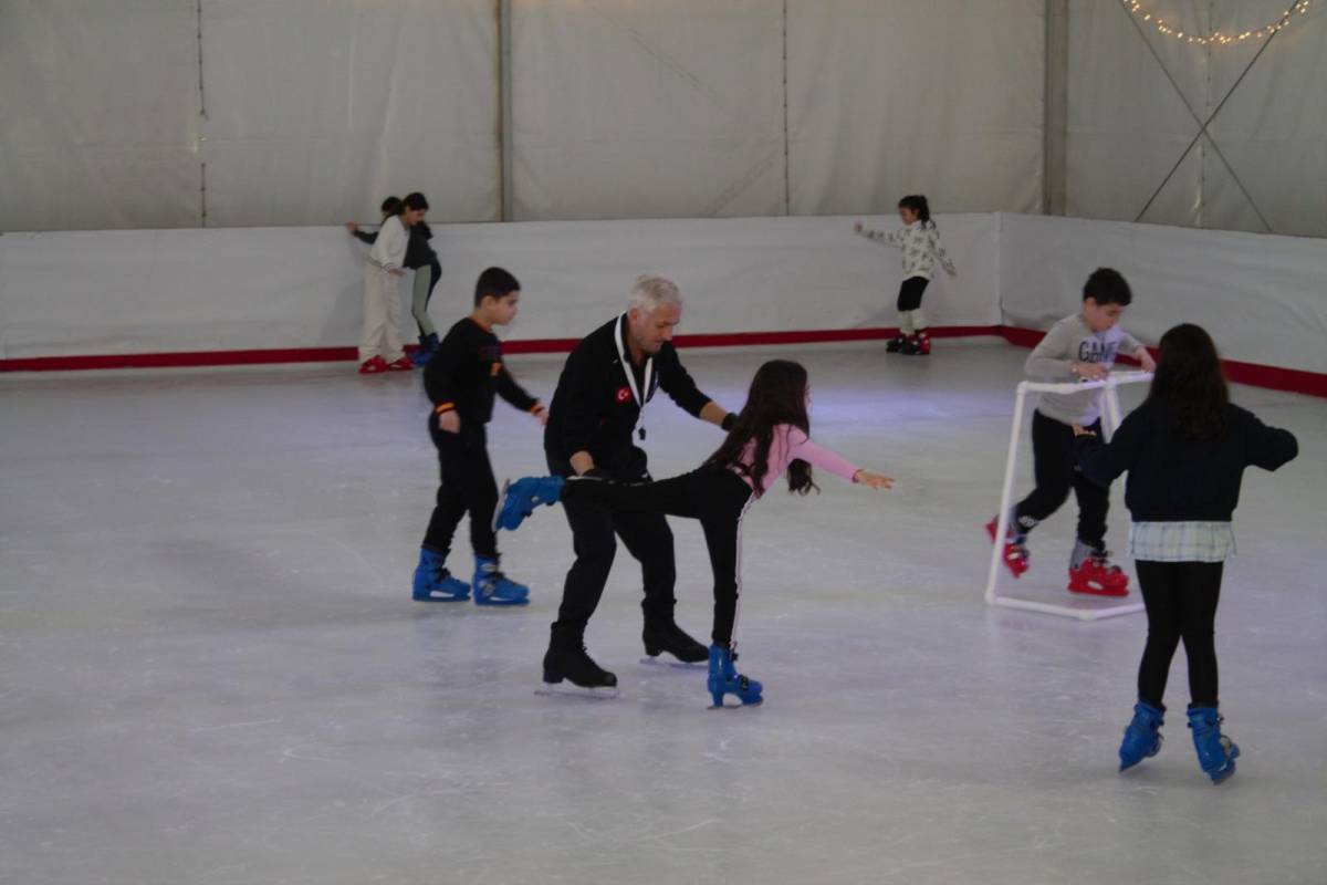 Öğrenciler buz pistinde buluştu