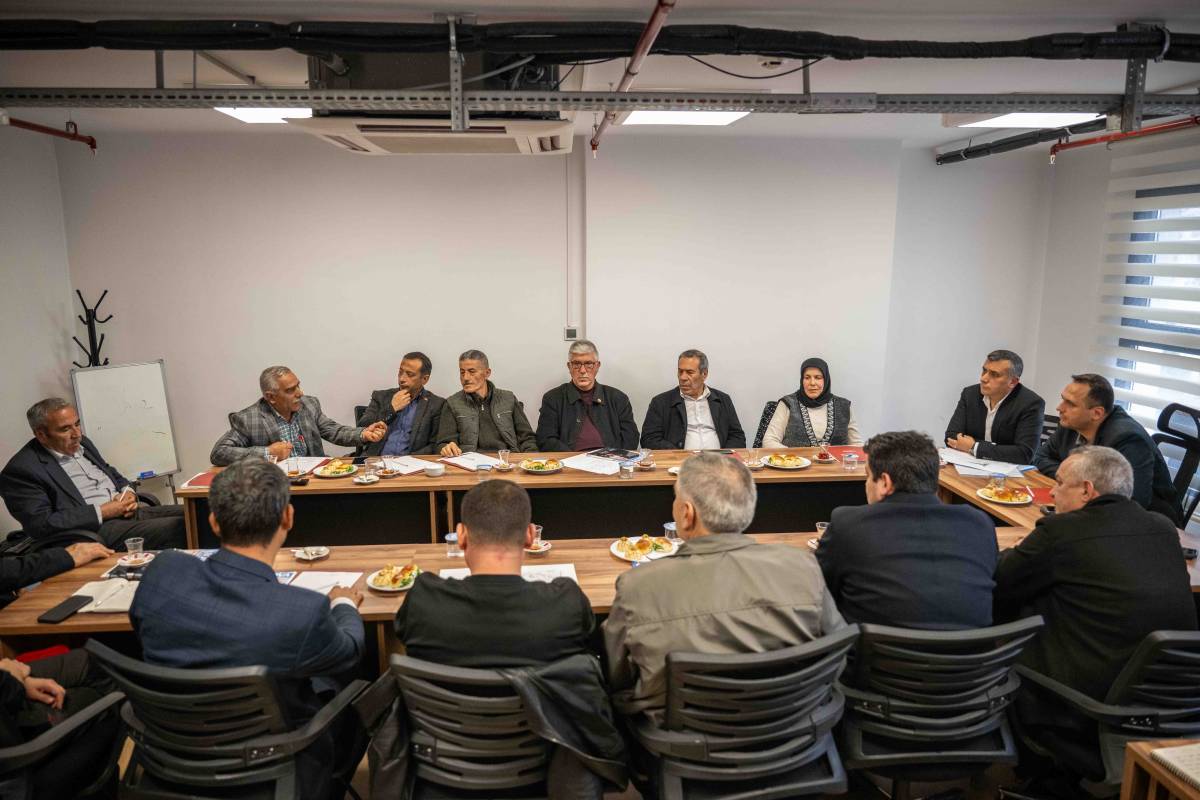 Başkan Ömer Eşki muhtarlarla buluştu