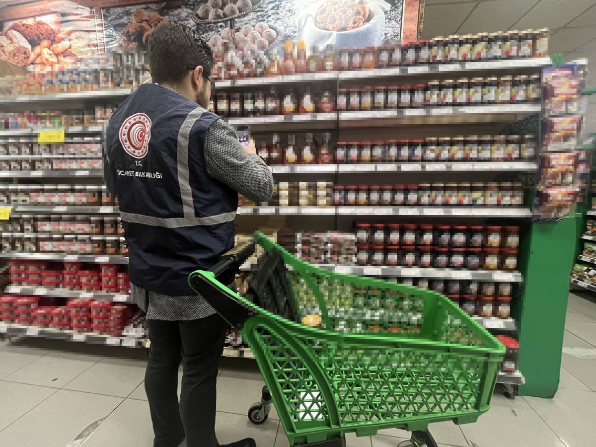 İzmir'de Ramazan öncesi market denetimi