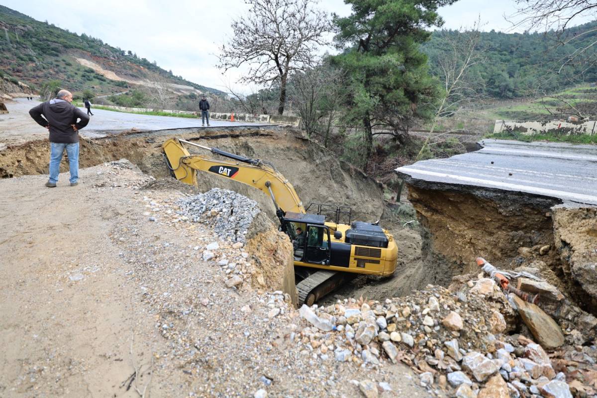 Selçuk - Ortaklar yolu çöktü, yol ulaşıma tamamen kapandı