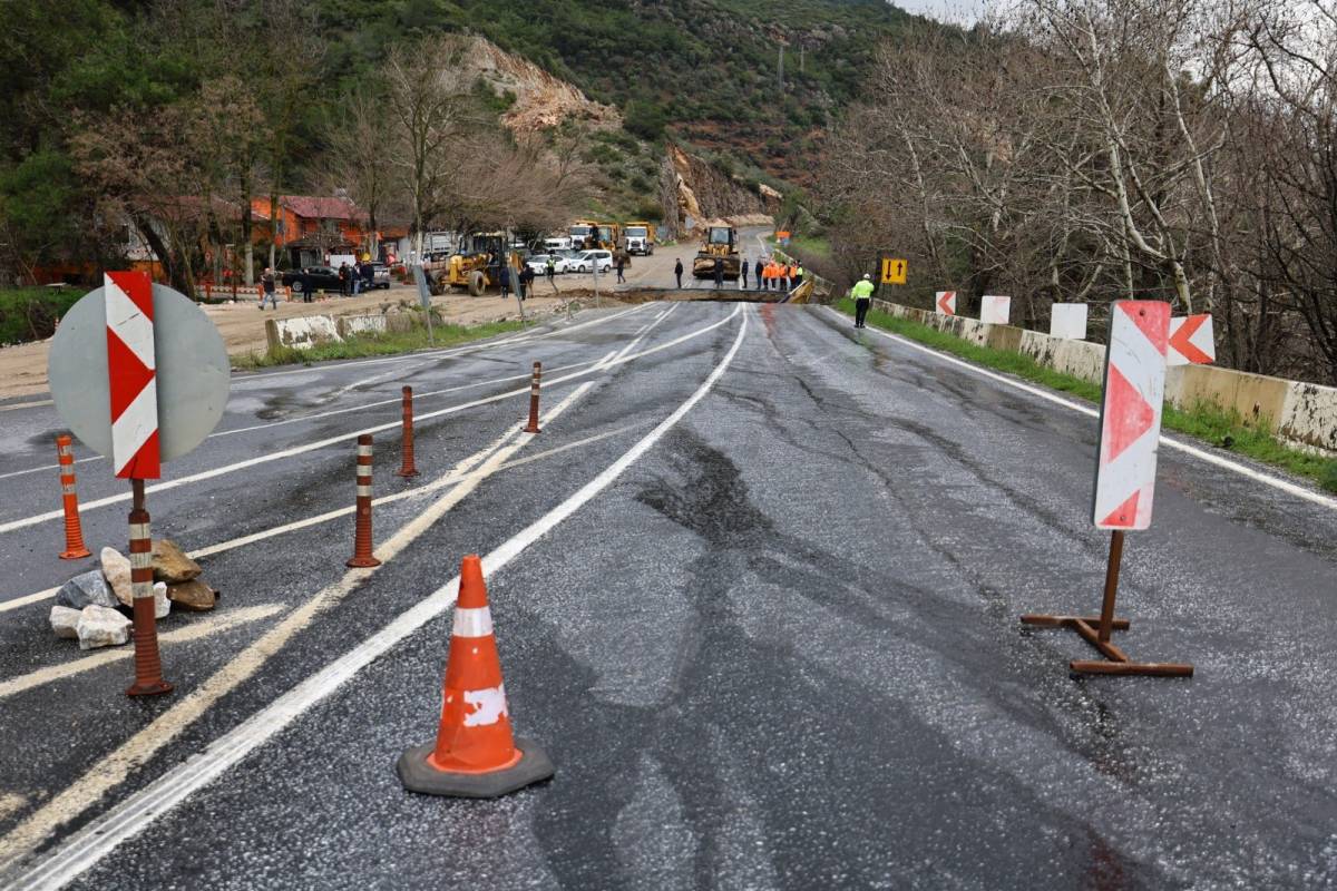 Selçuk - Ortaklar yolu çöktü, yol ulaşıma tamamen kapandı