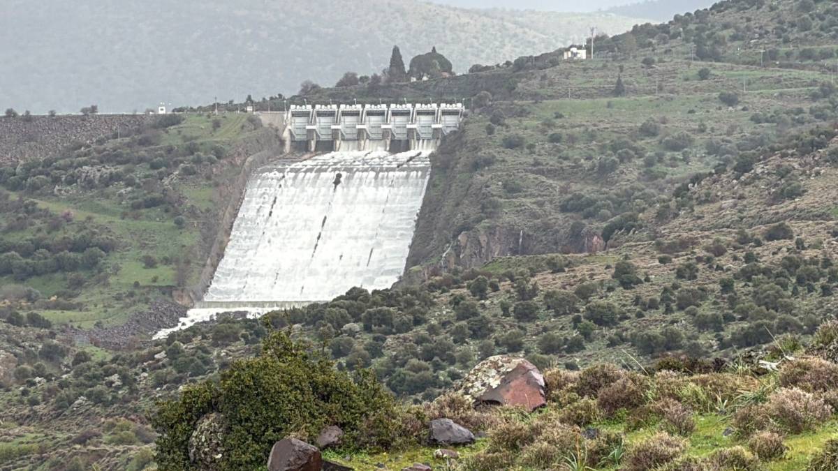 İzmir'de aşırı yağışlar sonrası barajlardan kontrollü su bırakılıyor