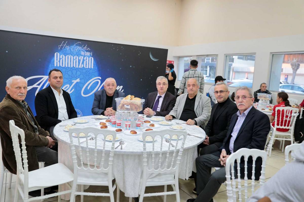 Aliağa'da ilk iftar: Büyük katılımla başladı