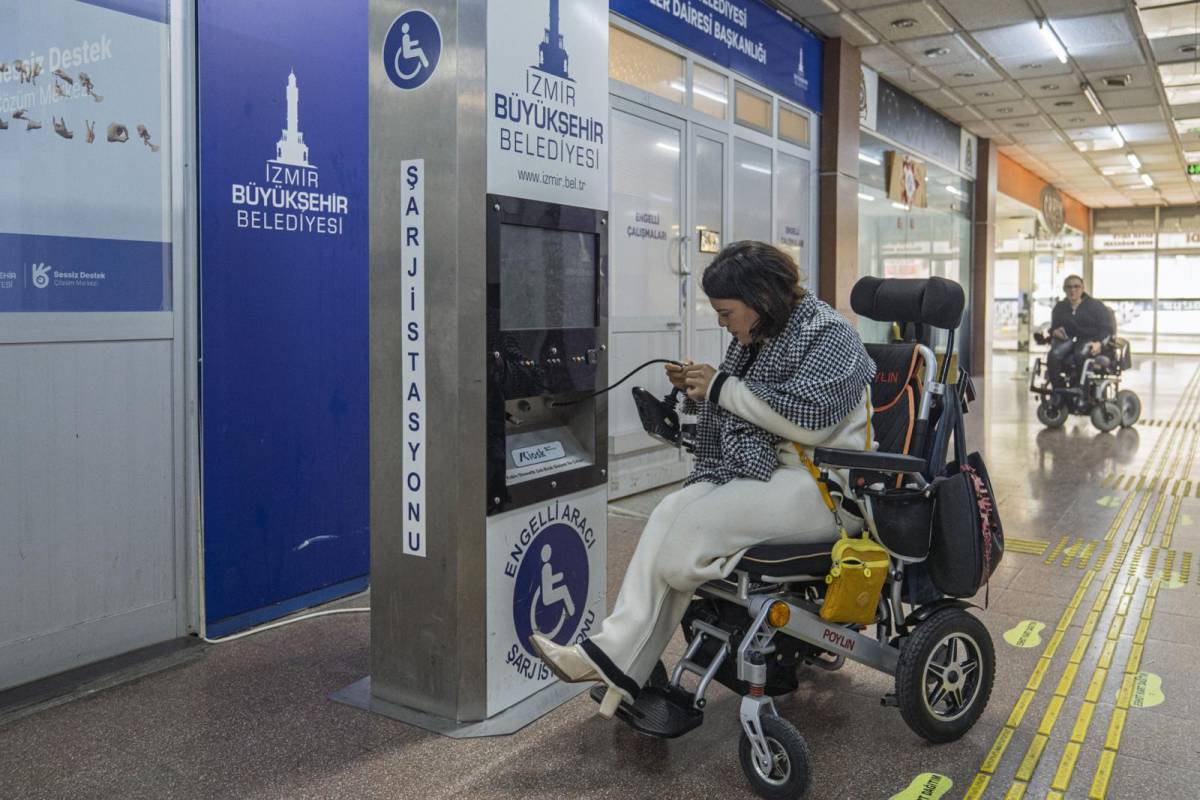 İzmir’den “özgürlük istasyonu”