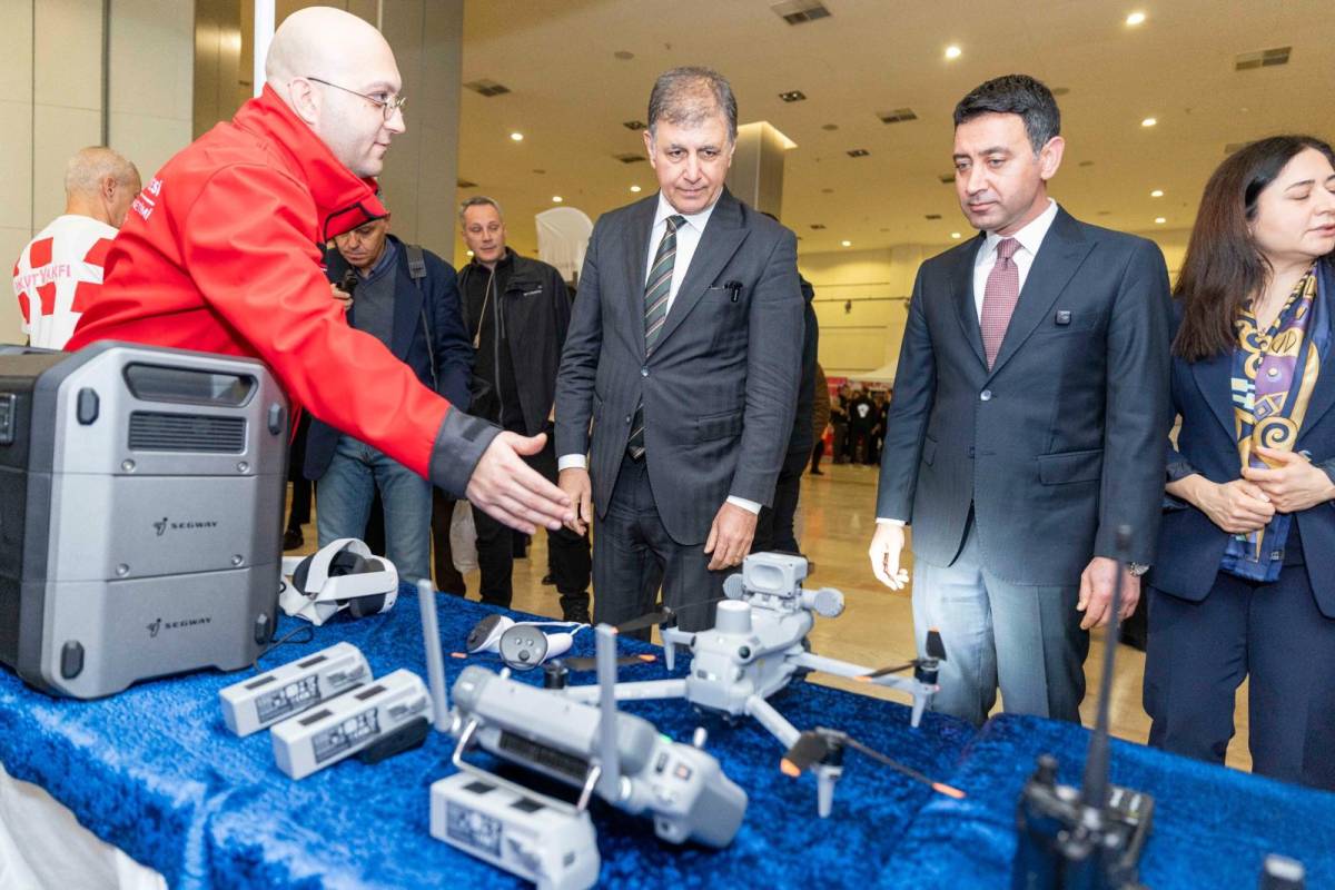 Başkan Tugay: Birden fazla yangın uçağı kiralamaya hazırız