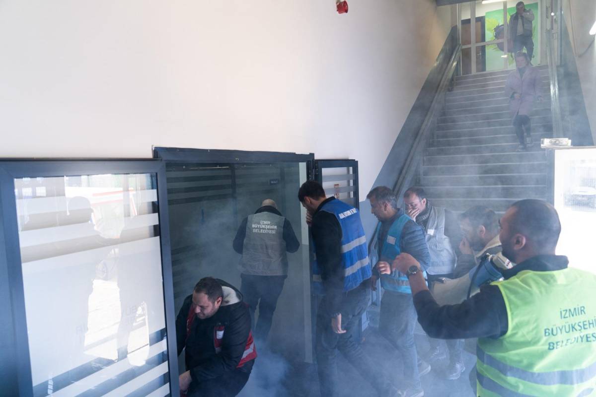 Büyükşehir’den çalışanlara kapsamlı afet tatbikatı