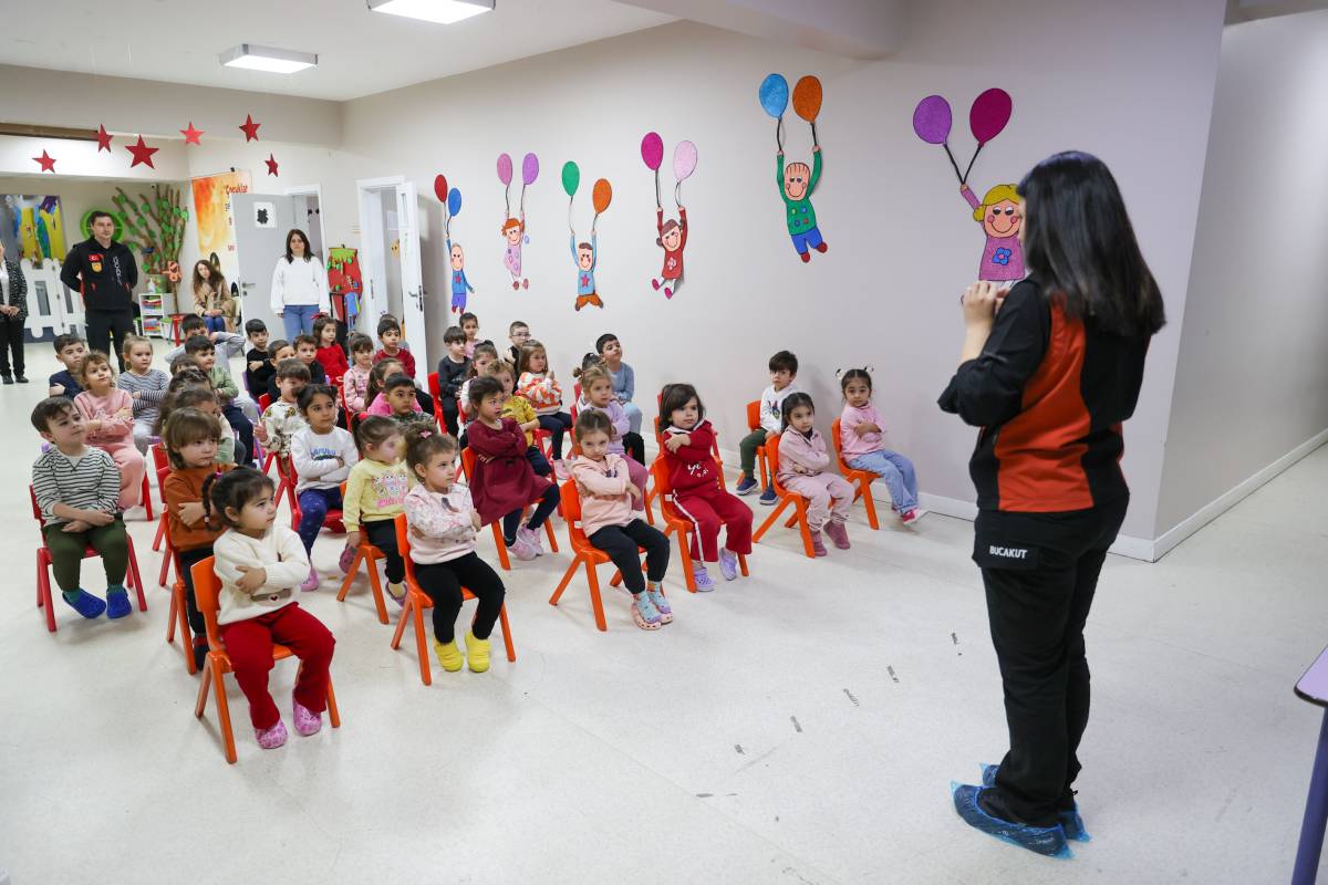 Buca’da miniklere deprem eğitimi