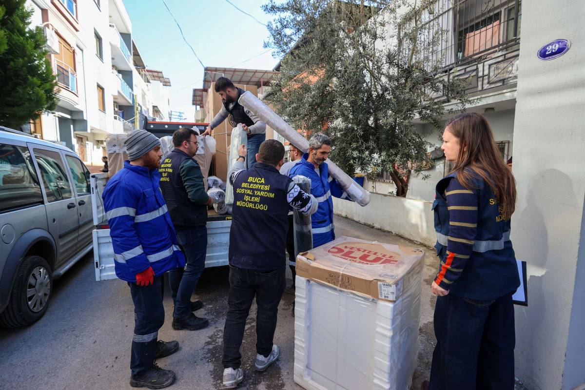 Buca Belediyesi’nden selden etkilenen ailelere eşya desteği