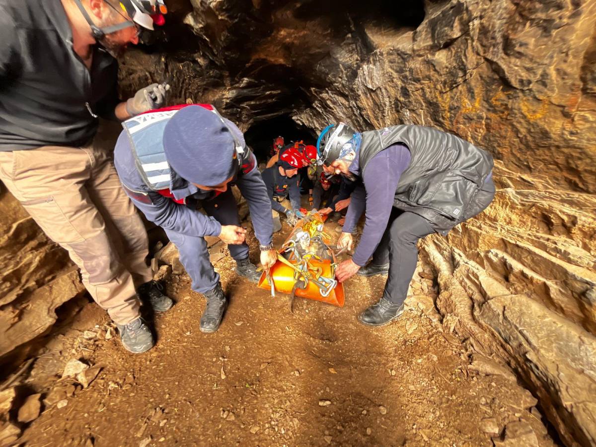 Selçuk’ta mağarada 9 saatlik kurtarma seferberliği