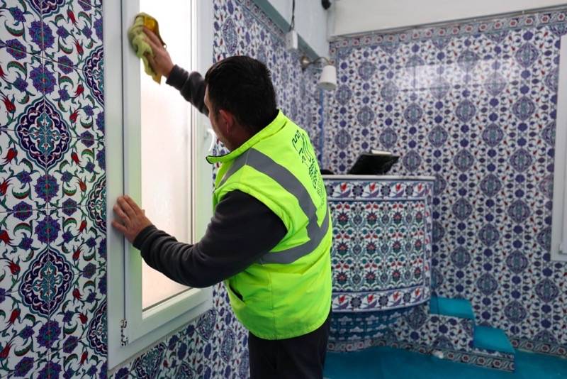 Çeşme Belediyesinden Ramazan öncesi camilerde temizlik