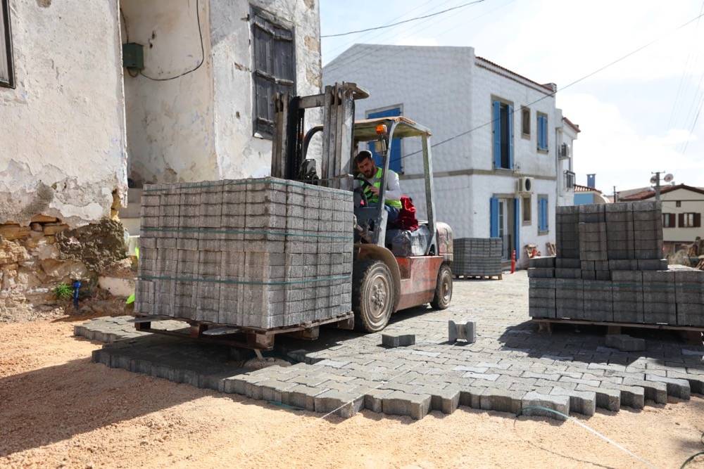 Çeşme Belediyesinden yol yenileme seferberliği