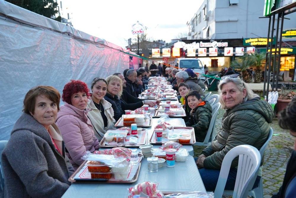 Çeşme’de Ramazan birlikteliği: İlk 3 gün yoğun ilgi gördü