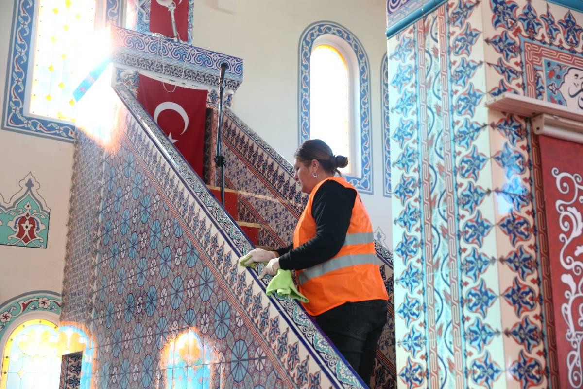 Çiğli’de İbadethaneler İçin Temizlik Mesaisi