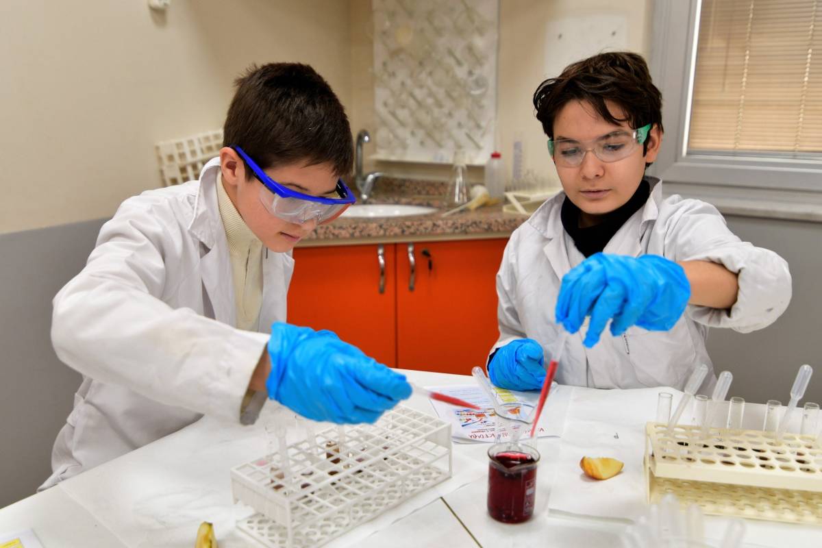 Bornovalı çocukların Kış Bilim Kampı heyecanı