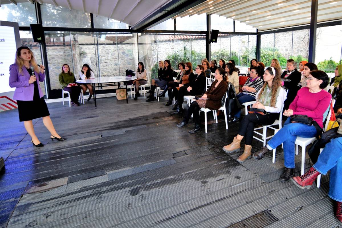 Bornova’da Sağlıklı İlişkiler masaya yatırıldı