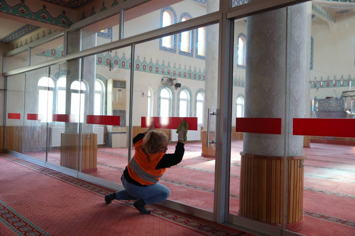 Çiğli’de İbadethaneler İçin Temizlik Mesaisi