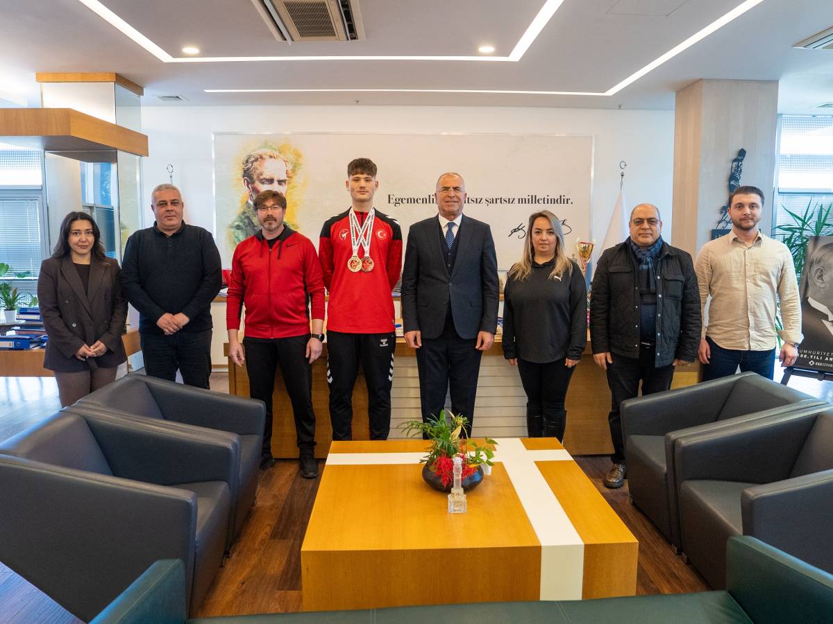 Gaziemirli taekwondocu Türkiye şampiyonu oldu