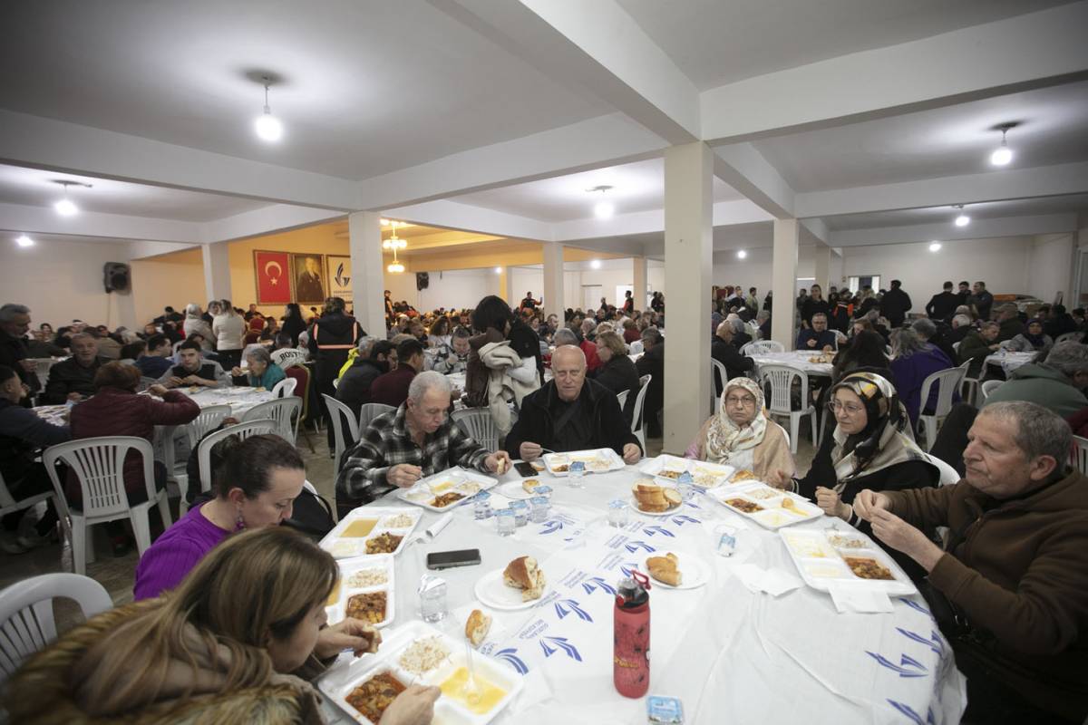 Güzelbahçe'de ilk iftar sofrası kuruldu