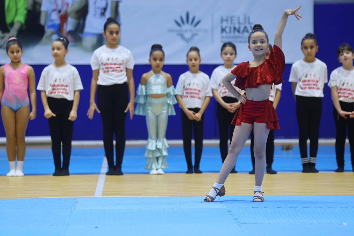 Karabağlar ’da Sömestr Spor Şenliği Bayram Havasında Geçti