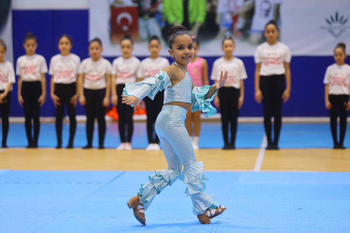 Karabağlar ’da Sömestr Spor Şenliği Bayram Havasında Geçti