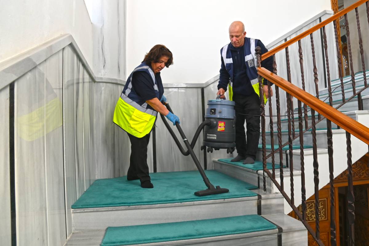 Karabağlar’da Camilere Ramazan Temizliği