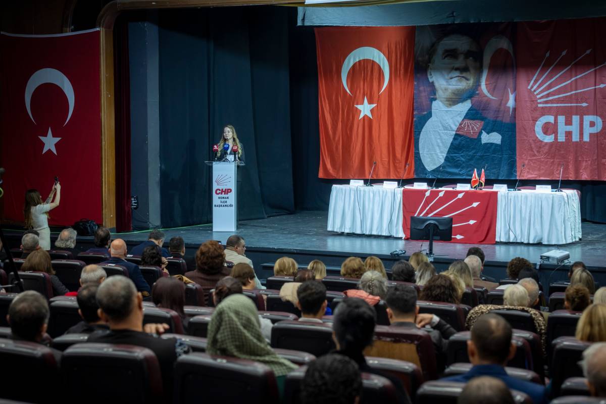 Romanların sesi Konak’tan yükseldi