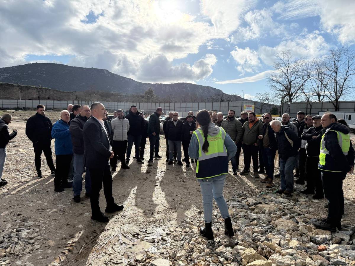 AK Parti'li Bayraklı: Efes, Beton Yükünden Arındırılıyor