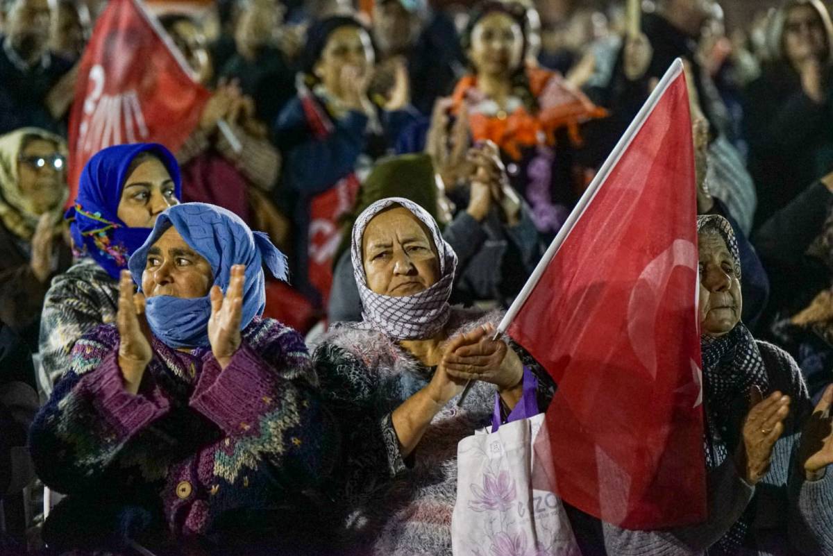 Solakolu Göllüce'de çiftçilerle buluştu