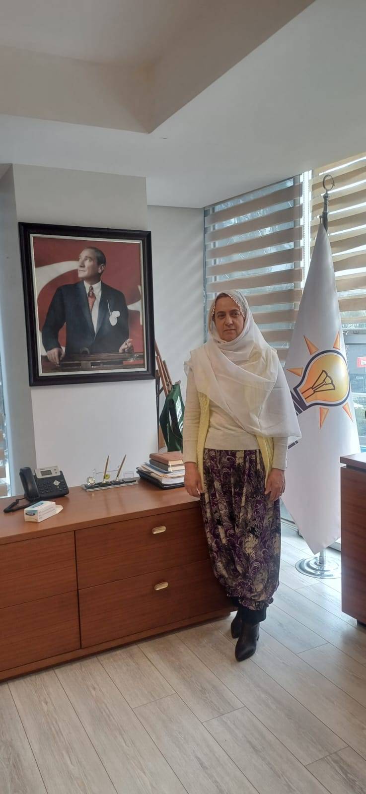 AK Parti İzmir Kadın Kolları'ndan Güneş'e şalvarlı detsek