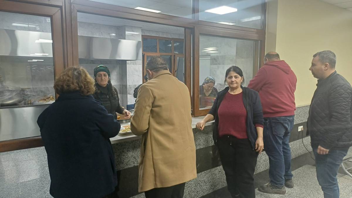 Hasan Ünal, Cemevi’nde Canlarla Lokma Paylaştı