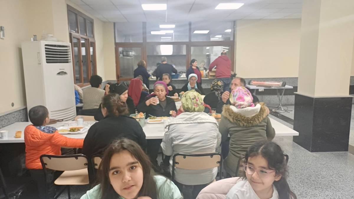 Hasan Ünal, Cemevi’nde Canlarla Lokma Paylaştı