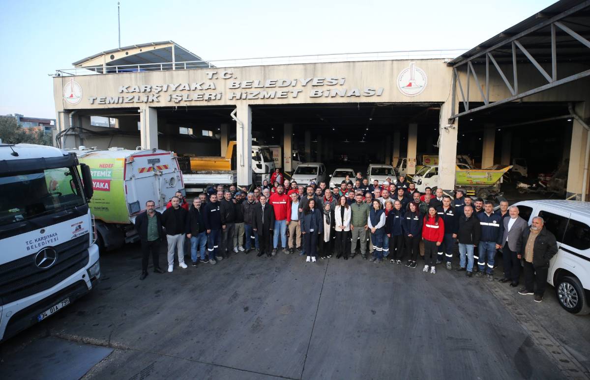 Başkan Ünsal personeliyle bayramlaştı: Biz büyük bir aileyiz